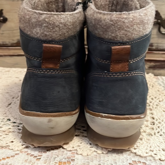 Remote boots 🥾 - Picture 4 of 12